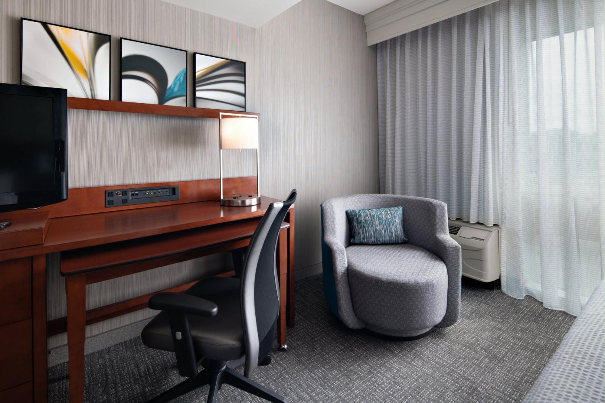 Hotel Courtyard By Marriott Raleigh North/Triangle Town Center Zewnętrze zdjęcie